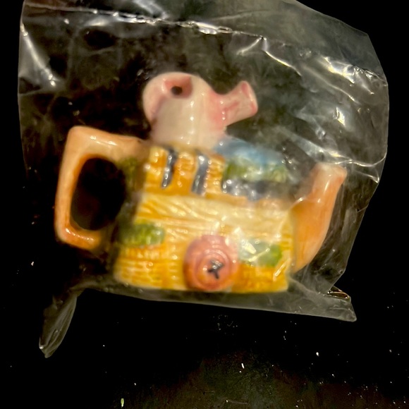 Vintage Red Rose Tea Pot Figurines - 5 pieces - Picture 3 of 5